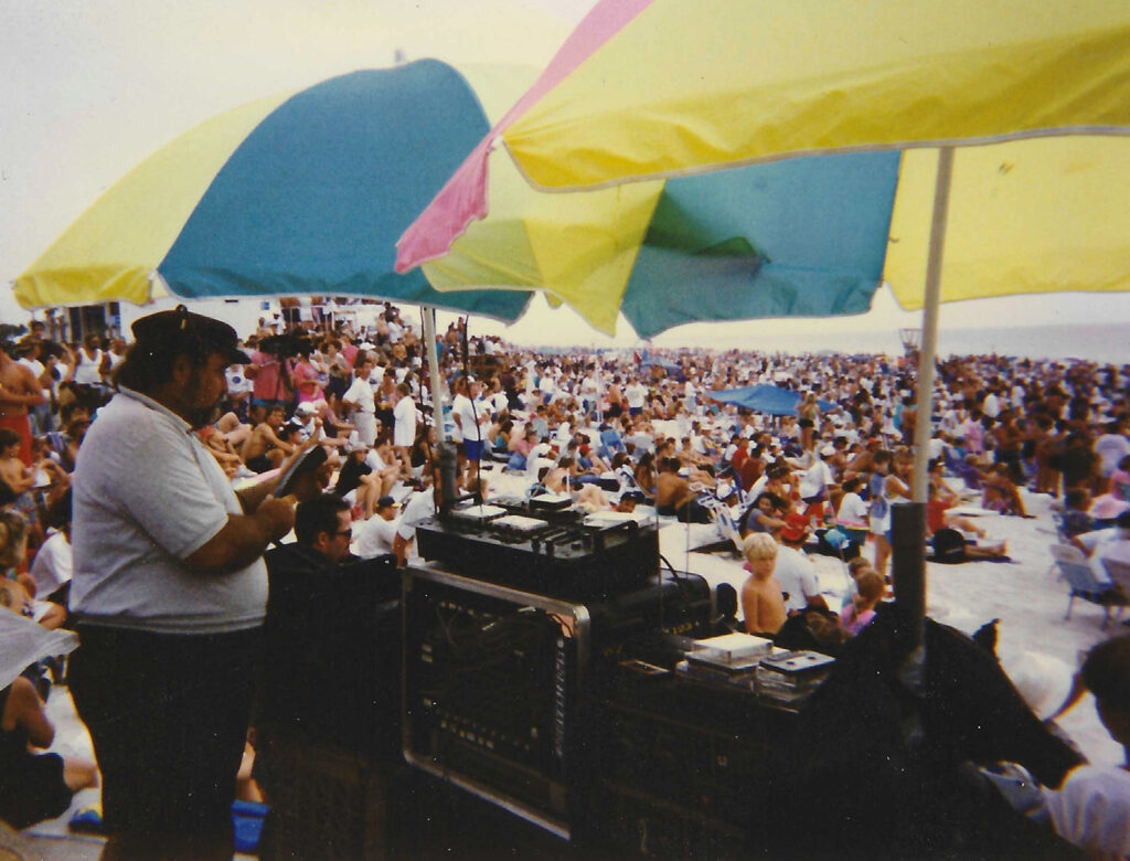 Boogie Inc. DJ at the beach